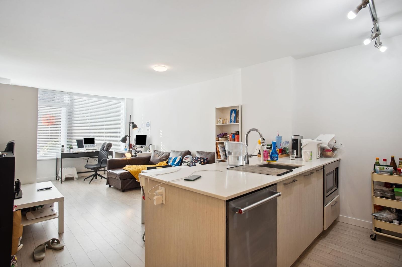 Listing Image 4