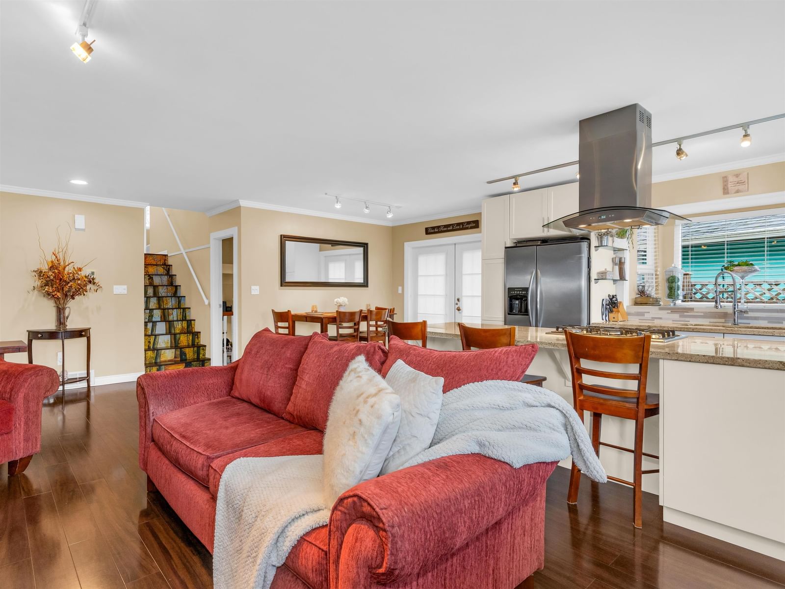 Listing Image 5