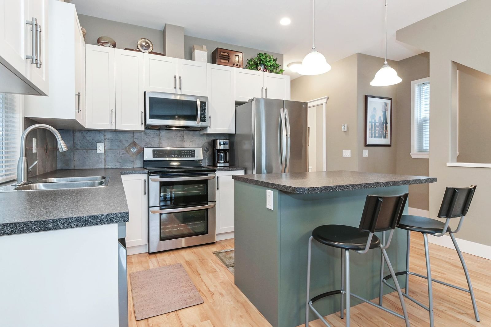 Listing Image 11