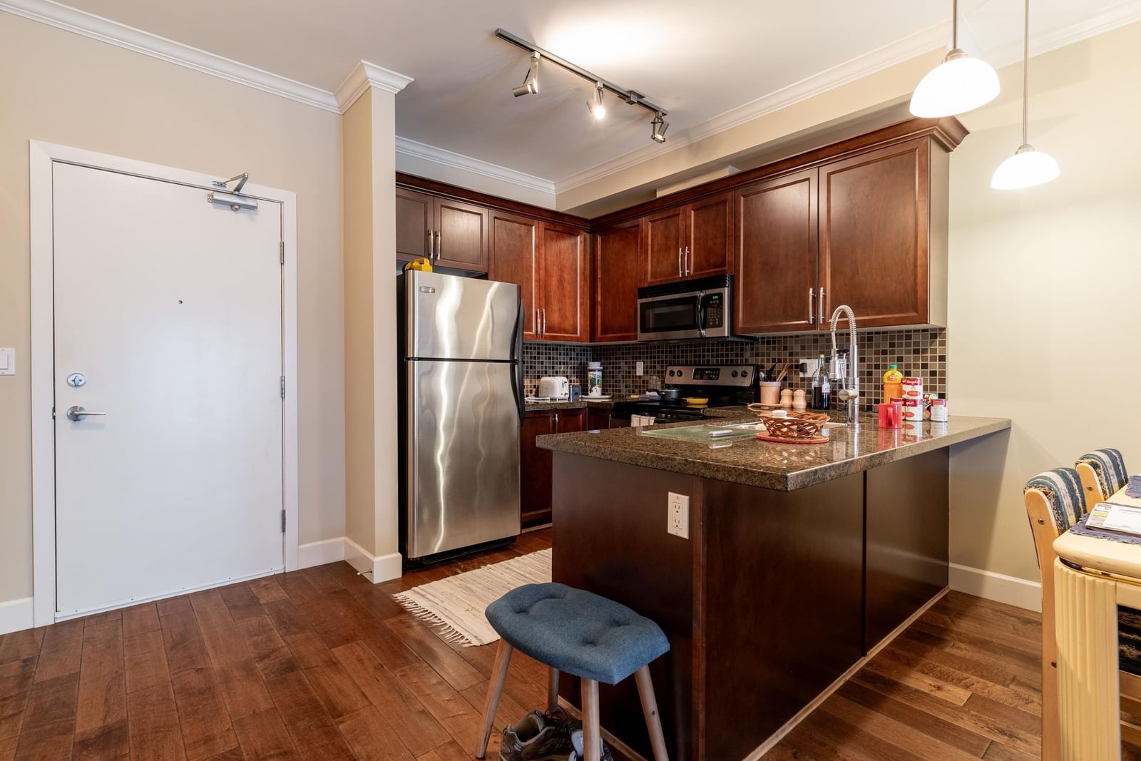 Listing Image 4