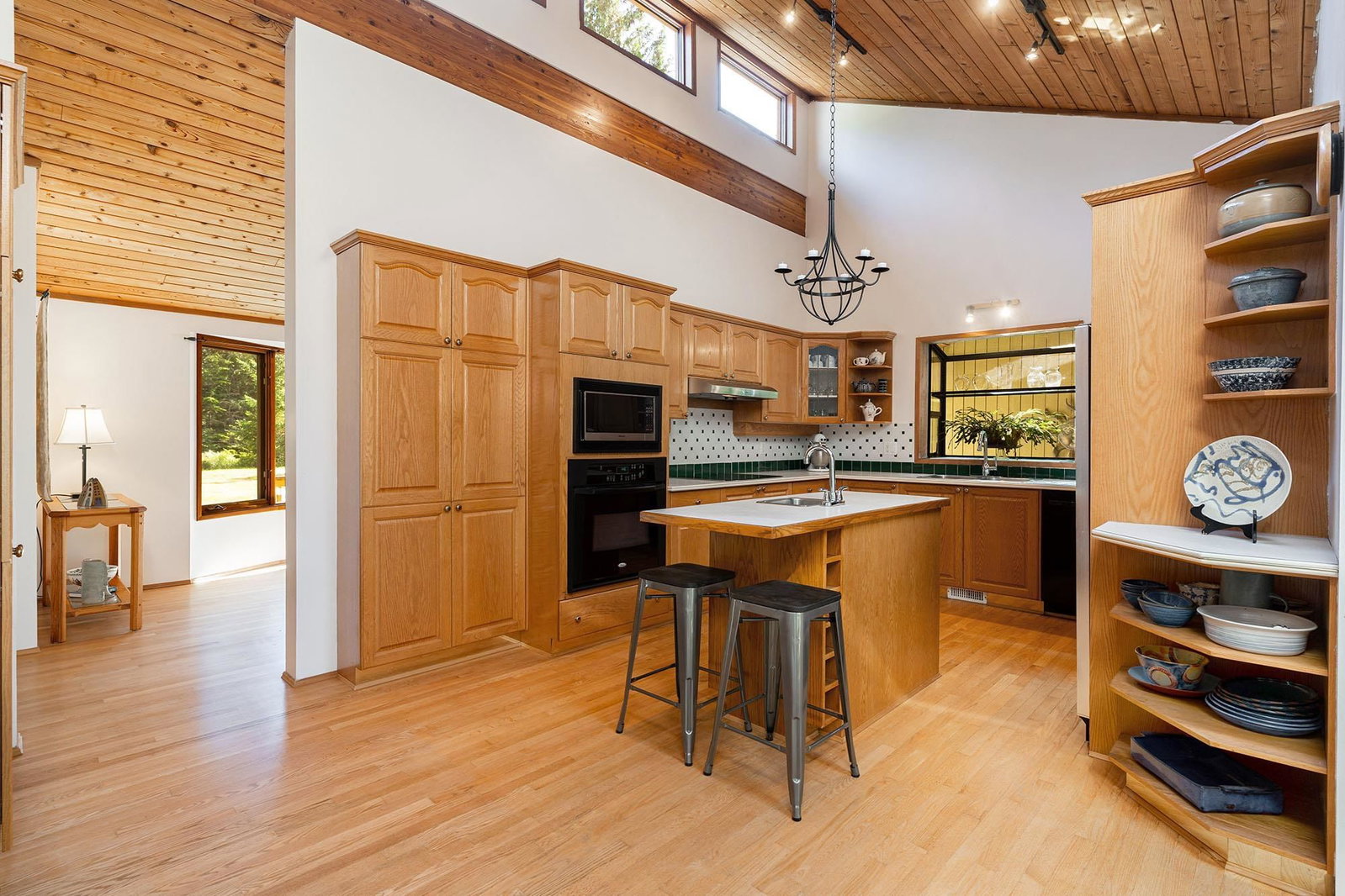 Listing Image 11