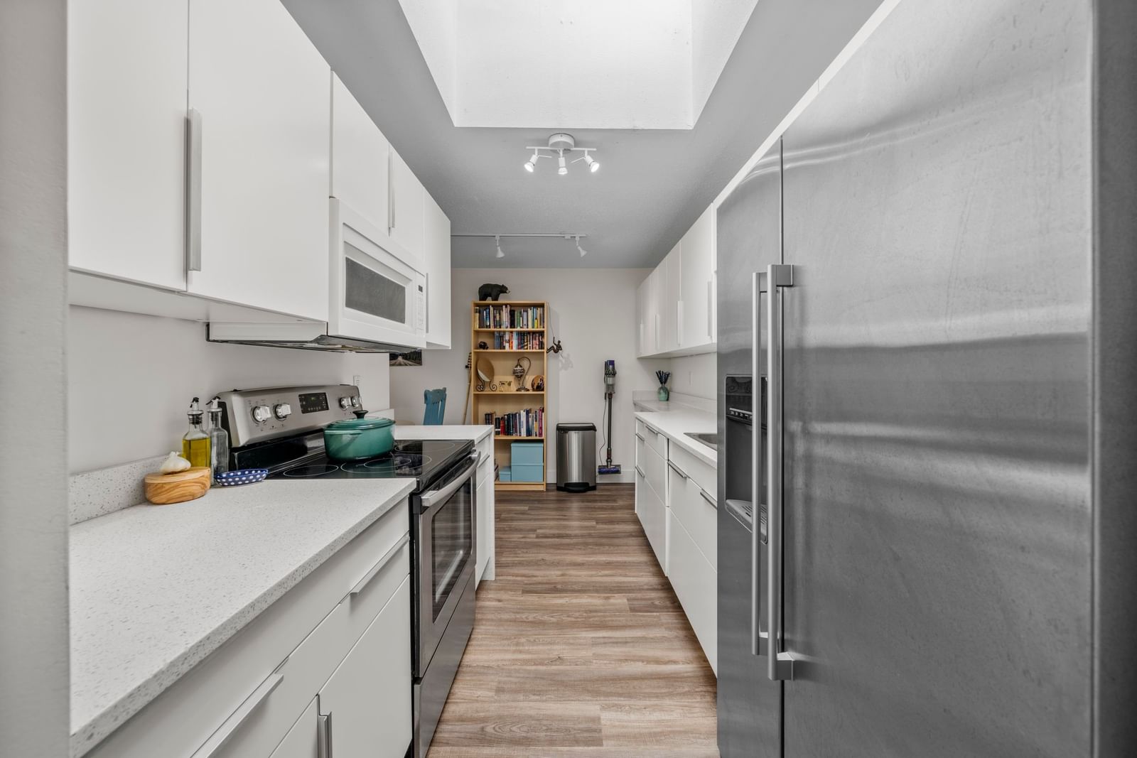 Listing Image 9