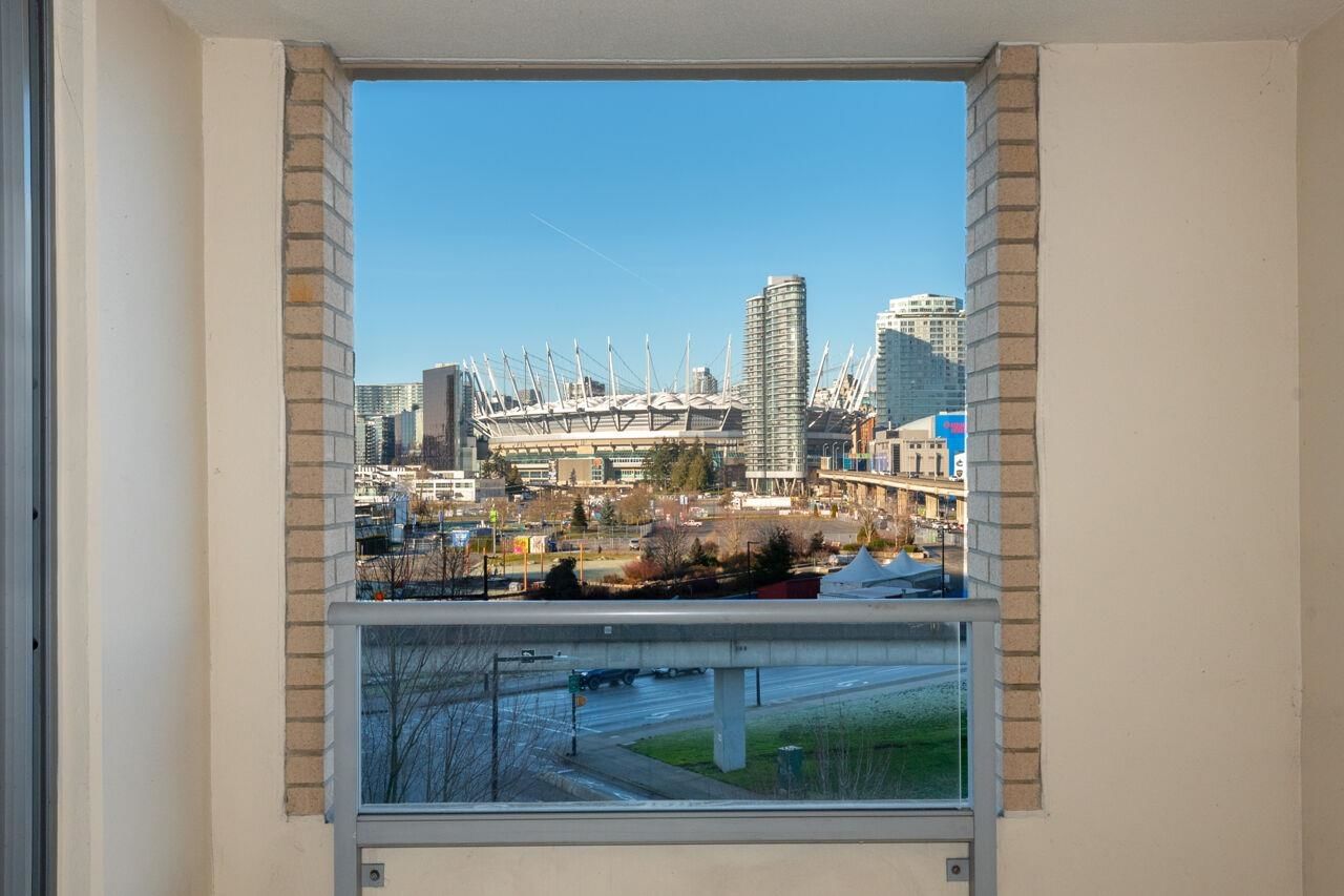 Listing Image 12