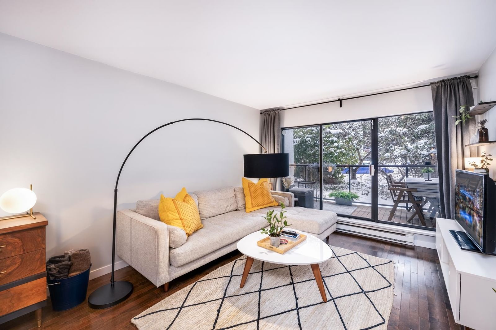 Listing Image 11