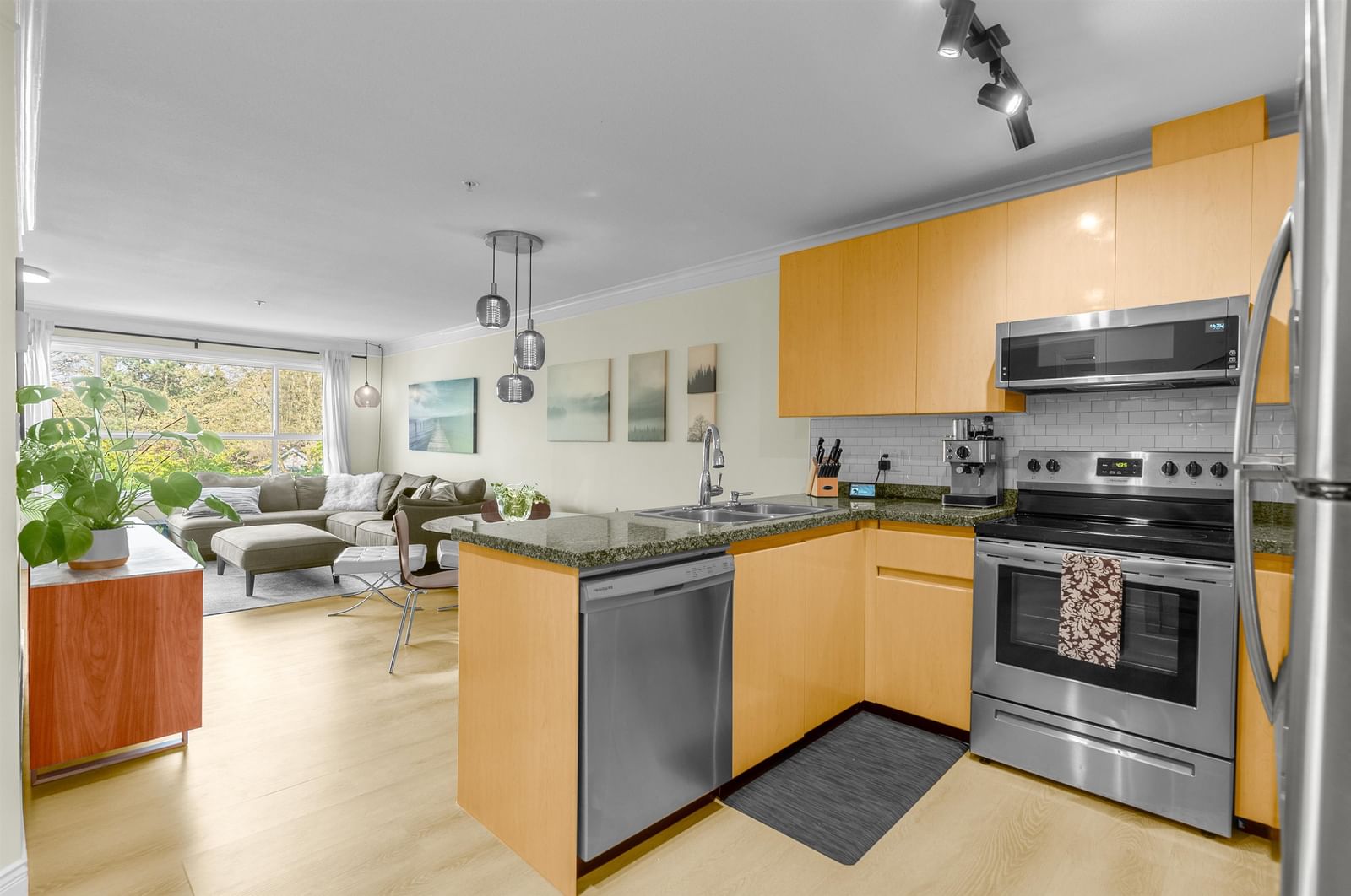 Listing Image 10