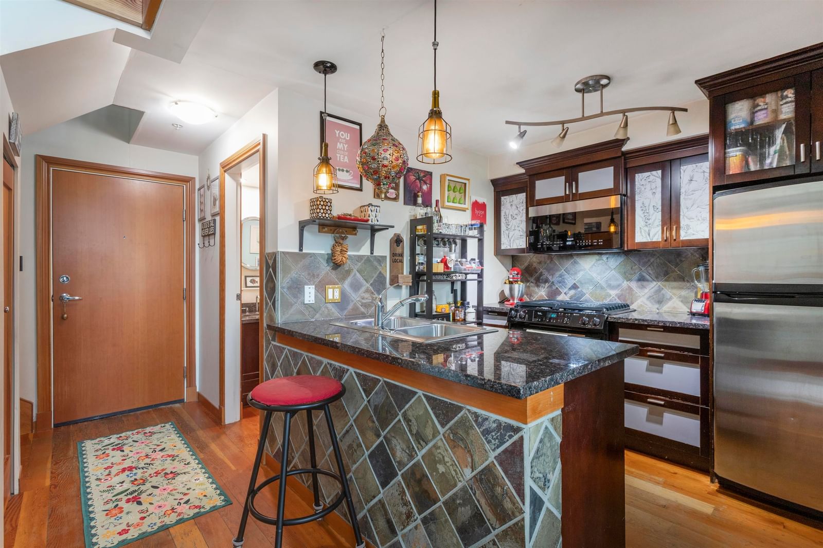 Listing Image 11