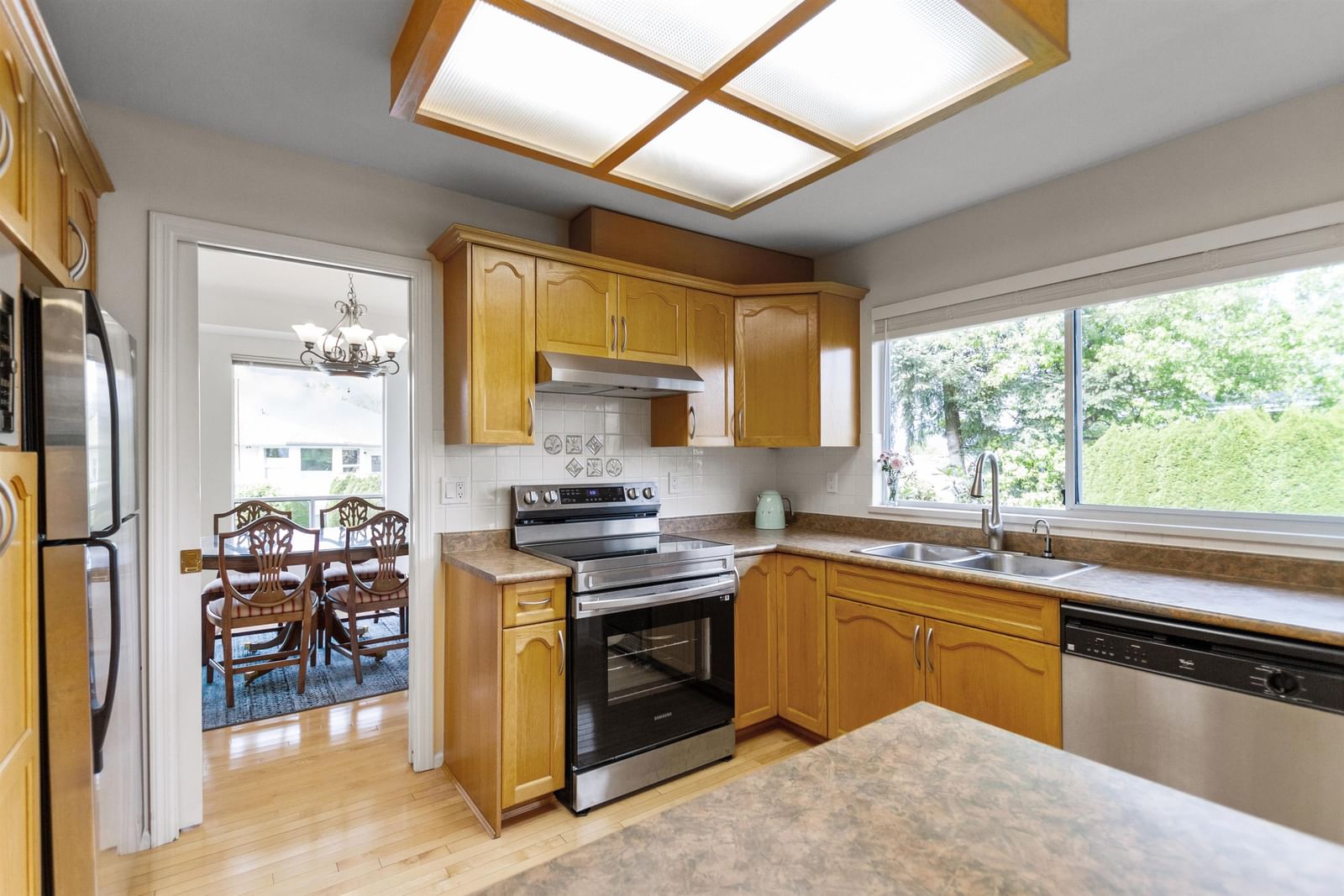 Listing Image 10