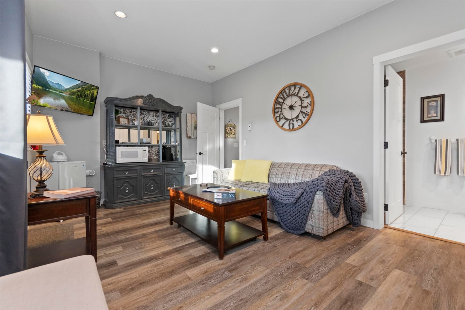 Listing Image 19