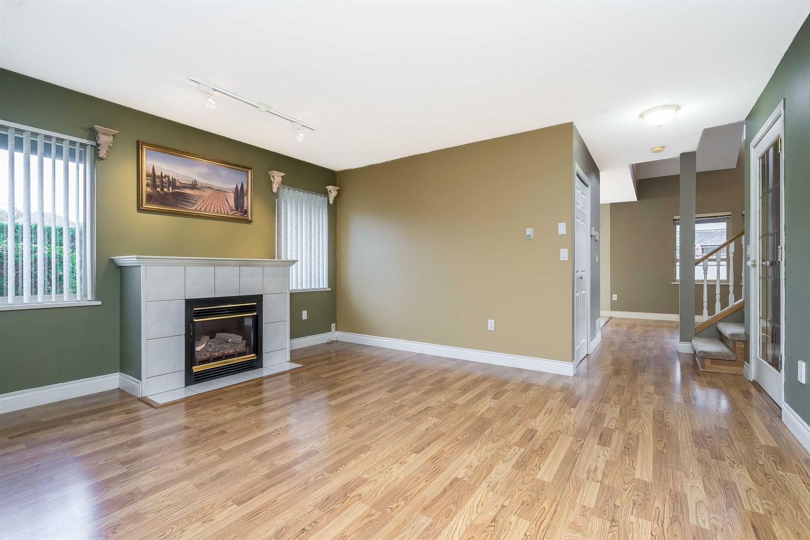 Listing Image 8