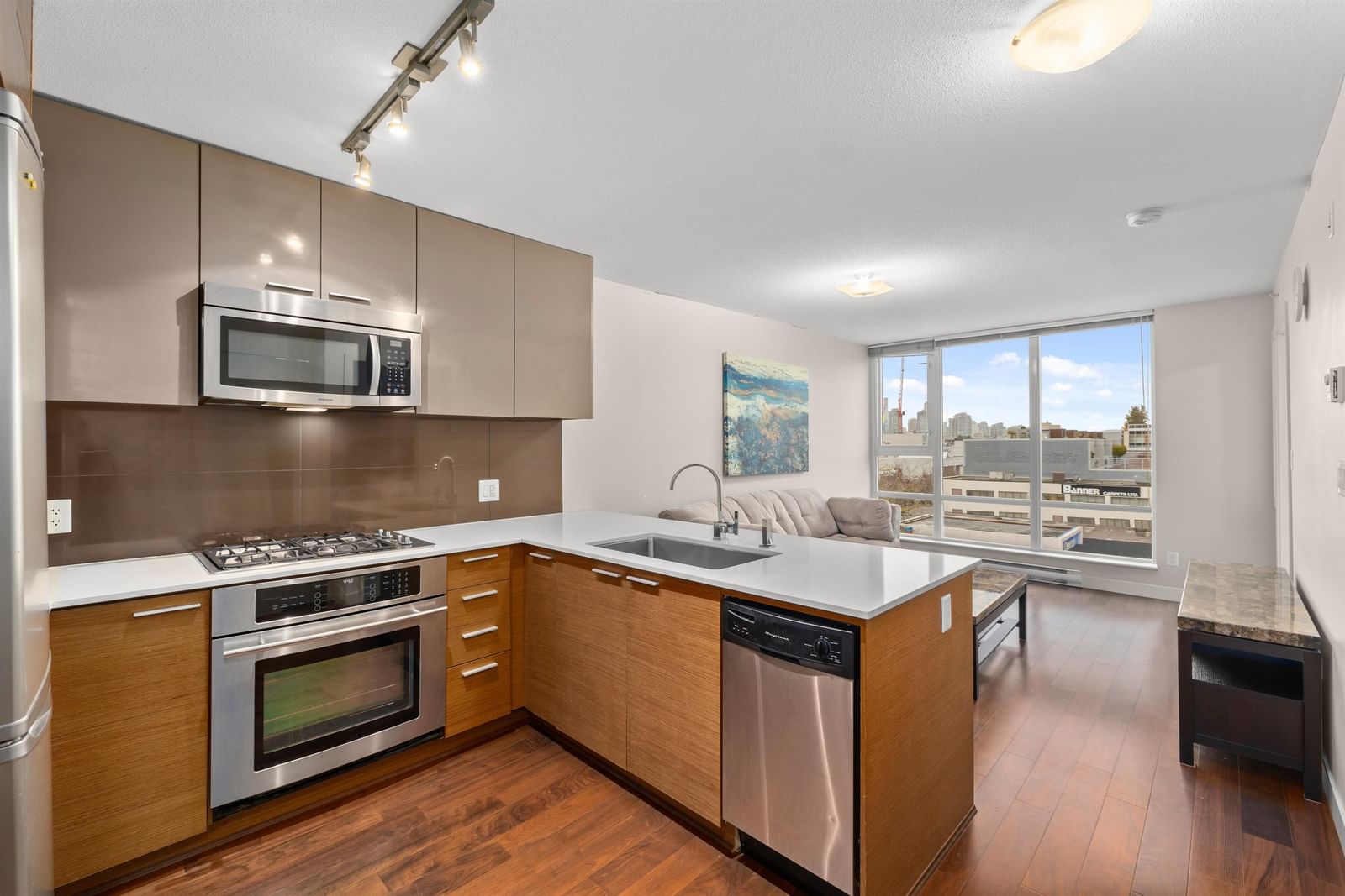 Listing Image 1