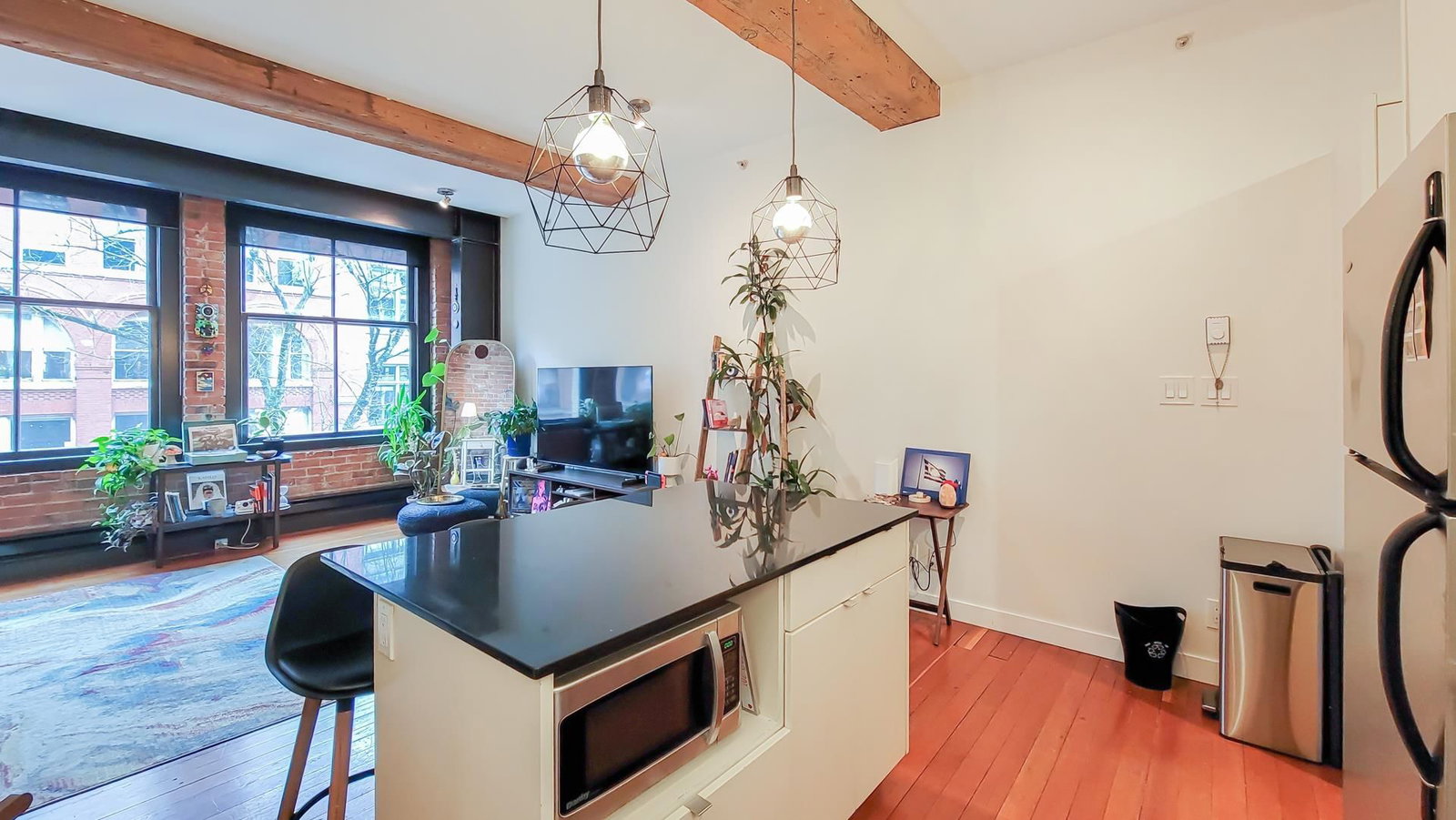 Listing Image 10
