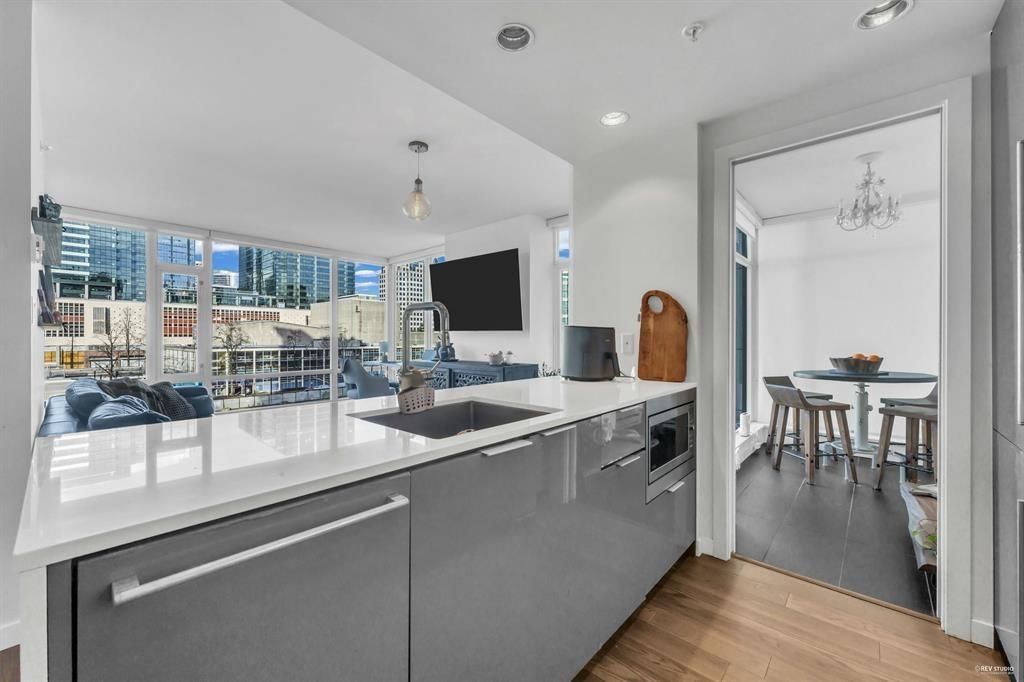 Listing Image 11