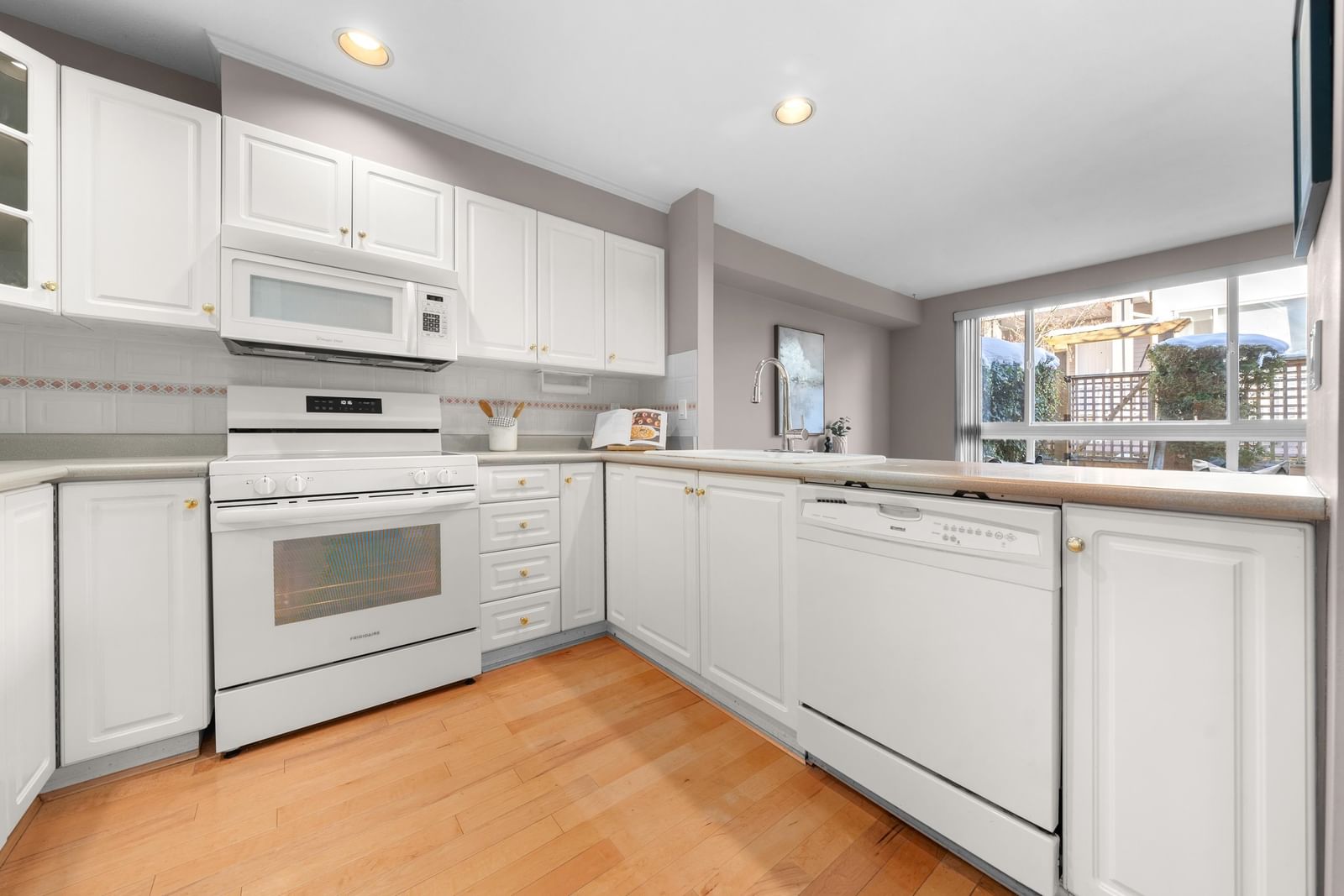 Listing Image 19