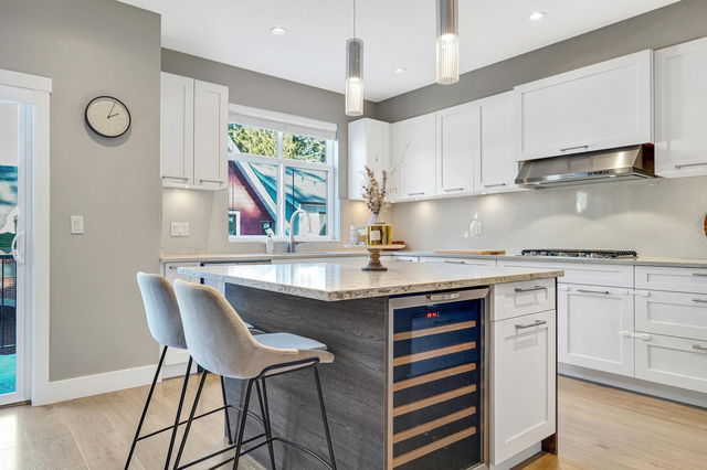 115 - 2853 Helc Place