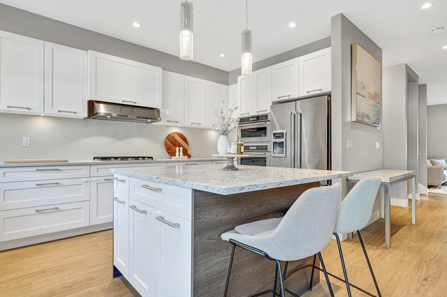 115 - 2853 Helc Place