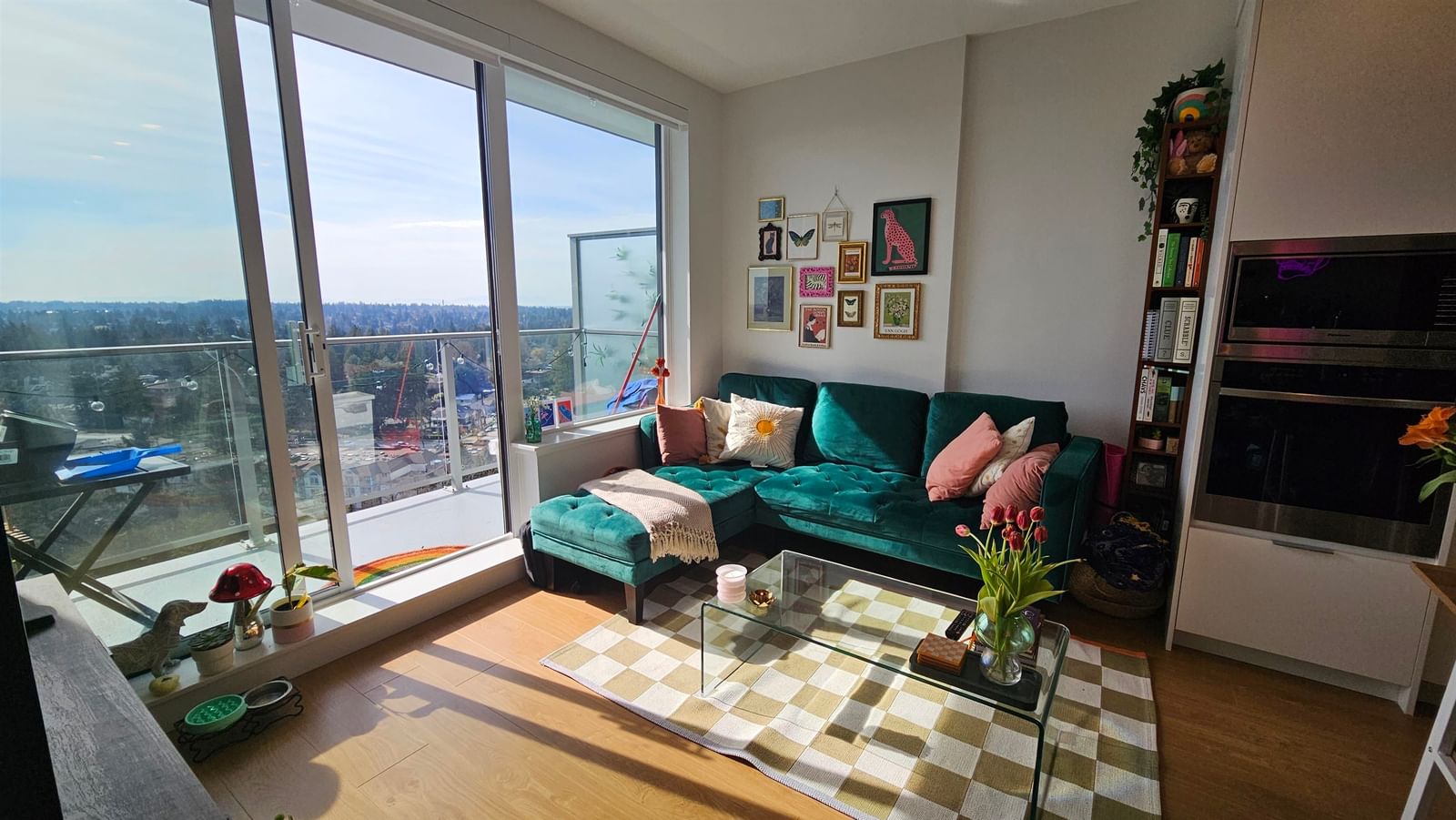 Listing Image 4