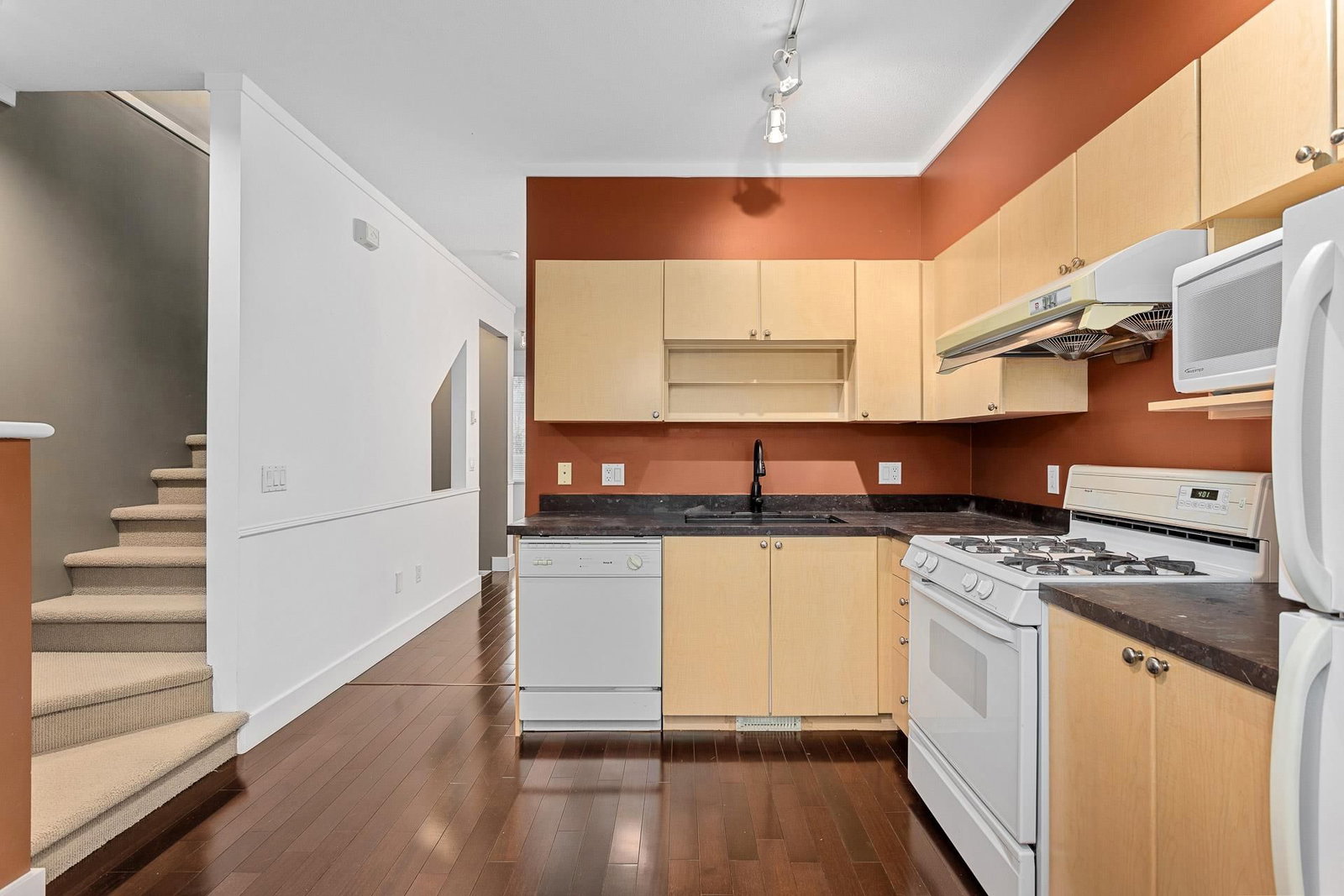 Listing Image 14