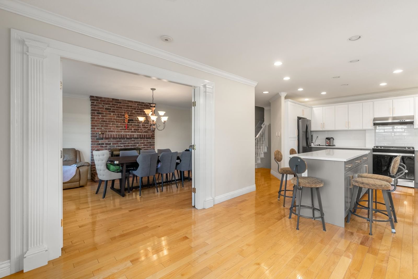 Listing Image 11
