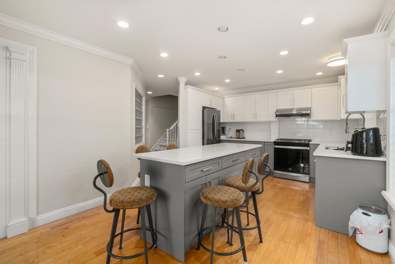 Listing Image 12