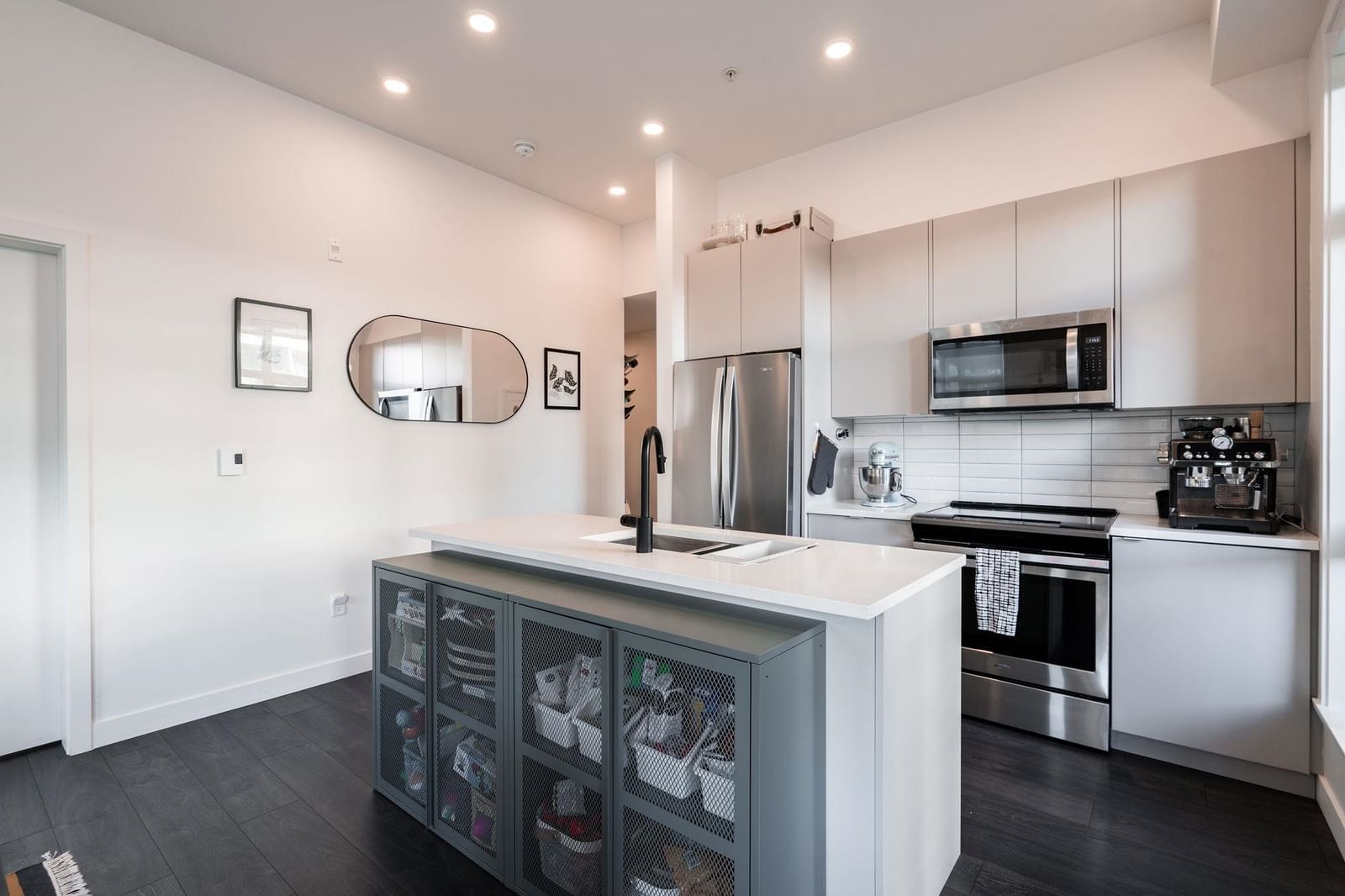 Listing Image 11