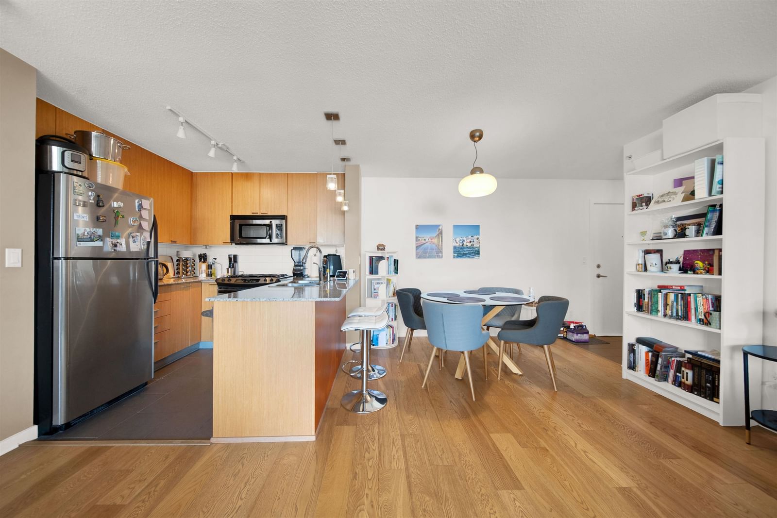Listing Image 6
