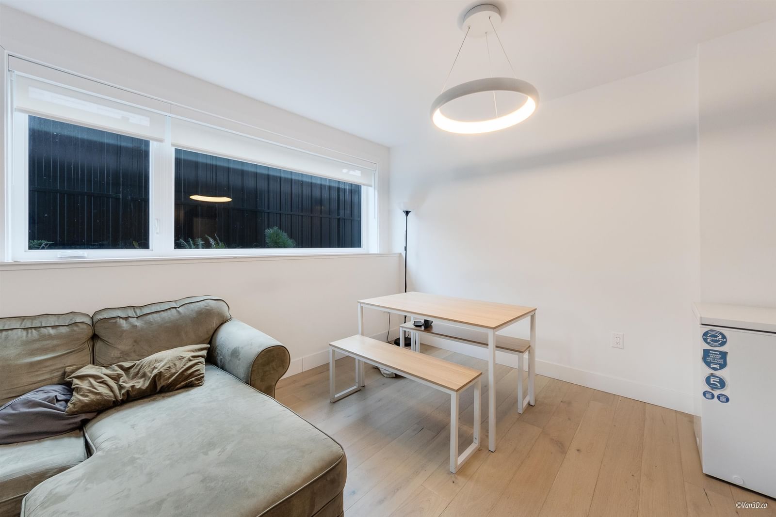 Listing Image 5