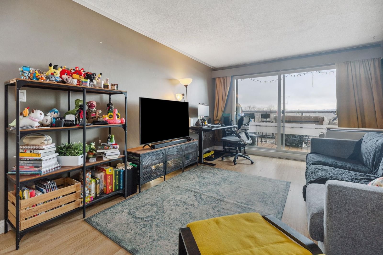Listing Image 4