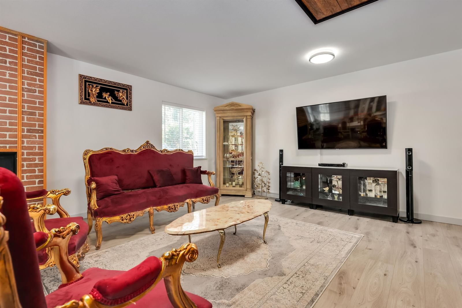 Listing Image 12