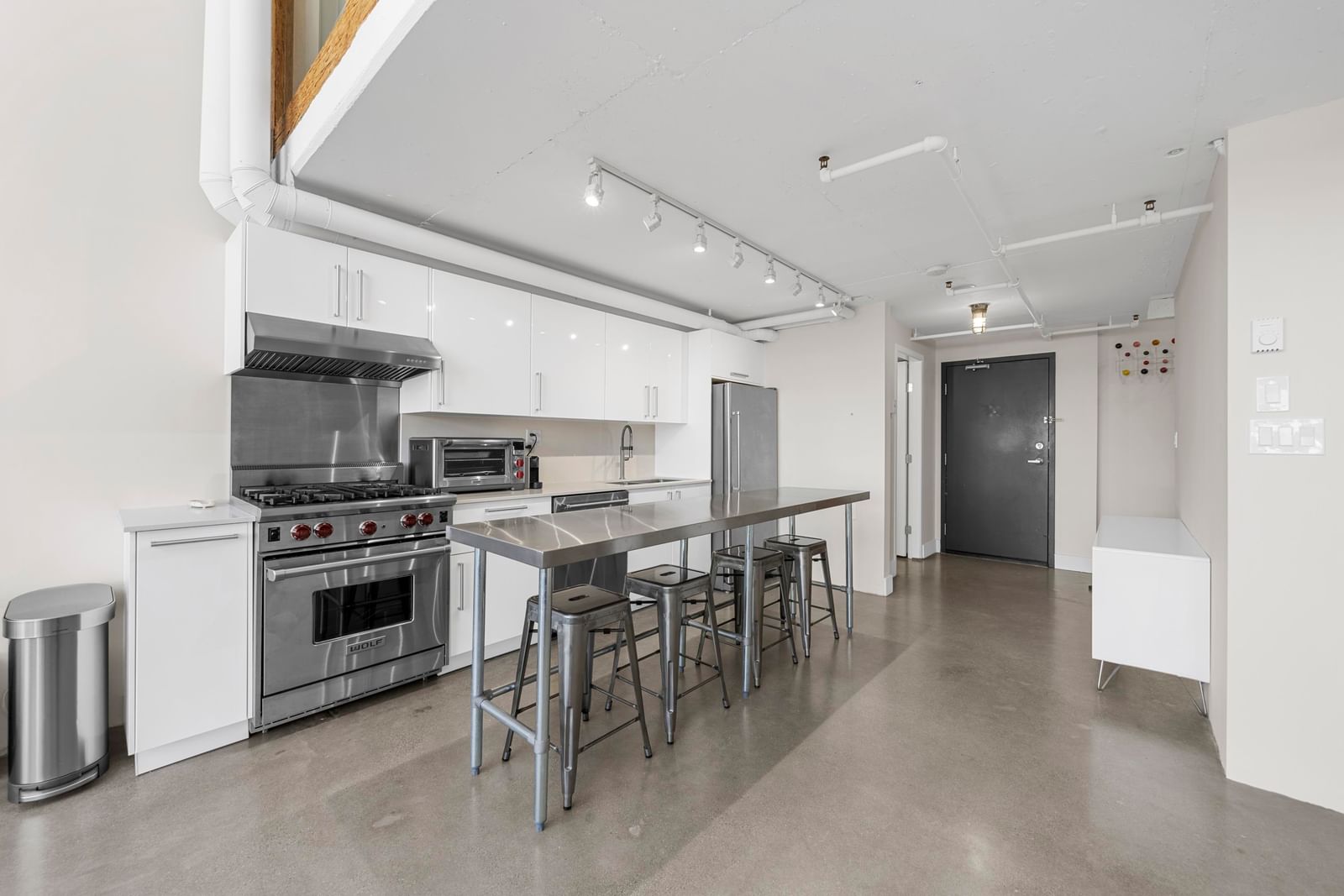 Listing Image 6