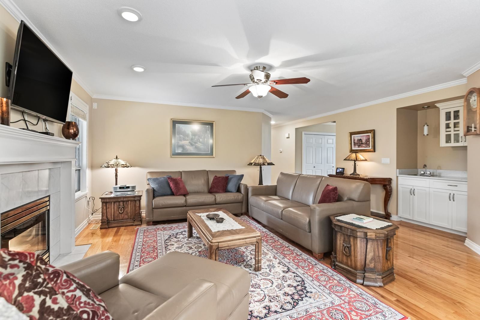 Listing Image 19