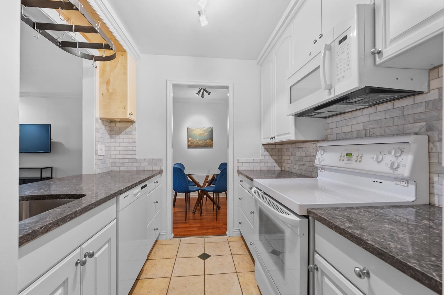 Listing Image 8