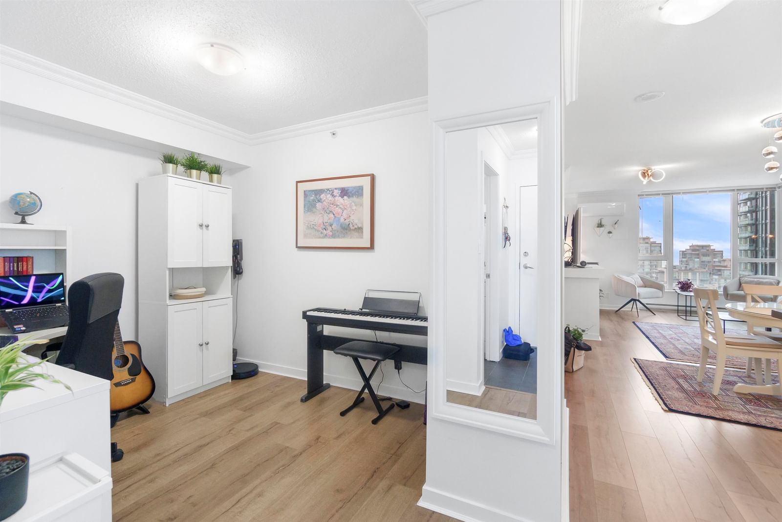 Listing Image 19