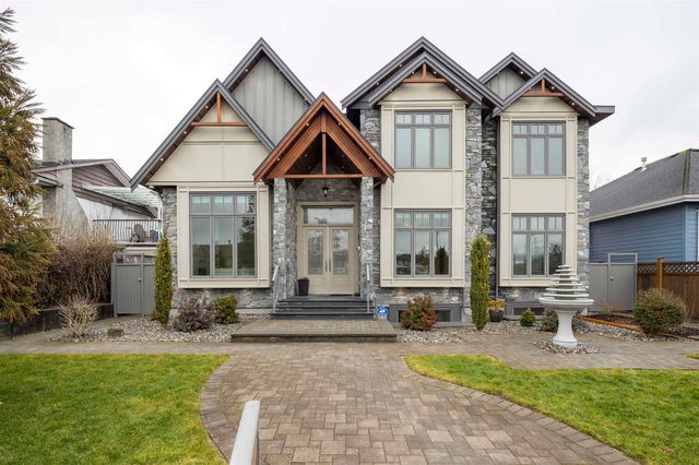 2052 Paulus Crescent