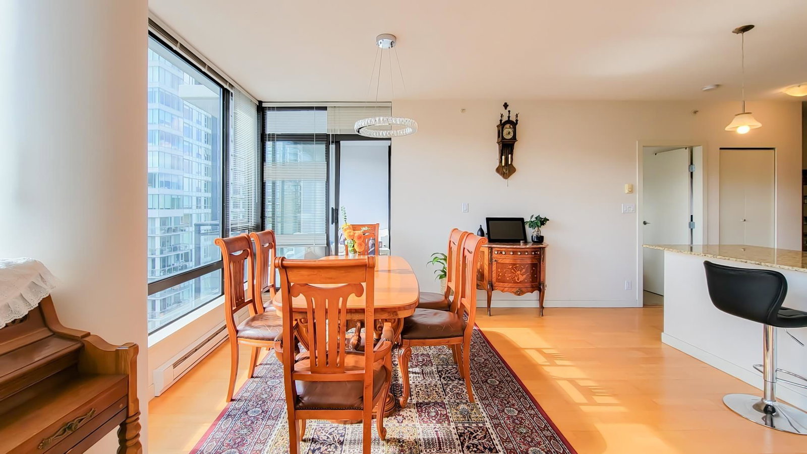 Listing Image 6