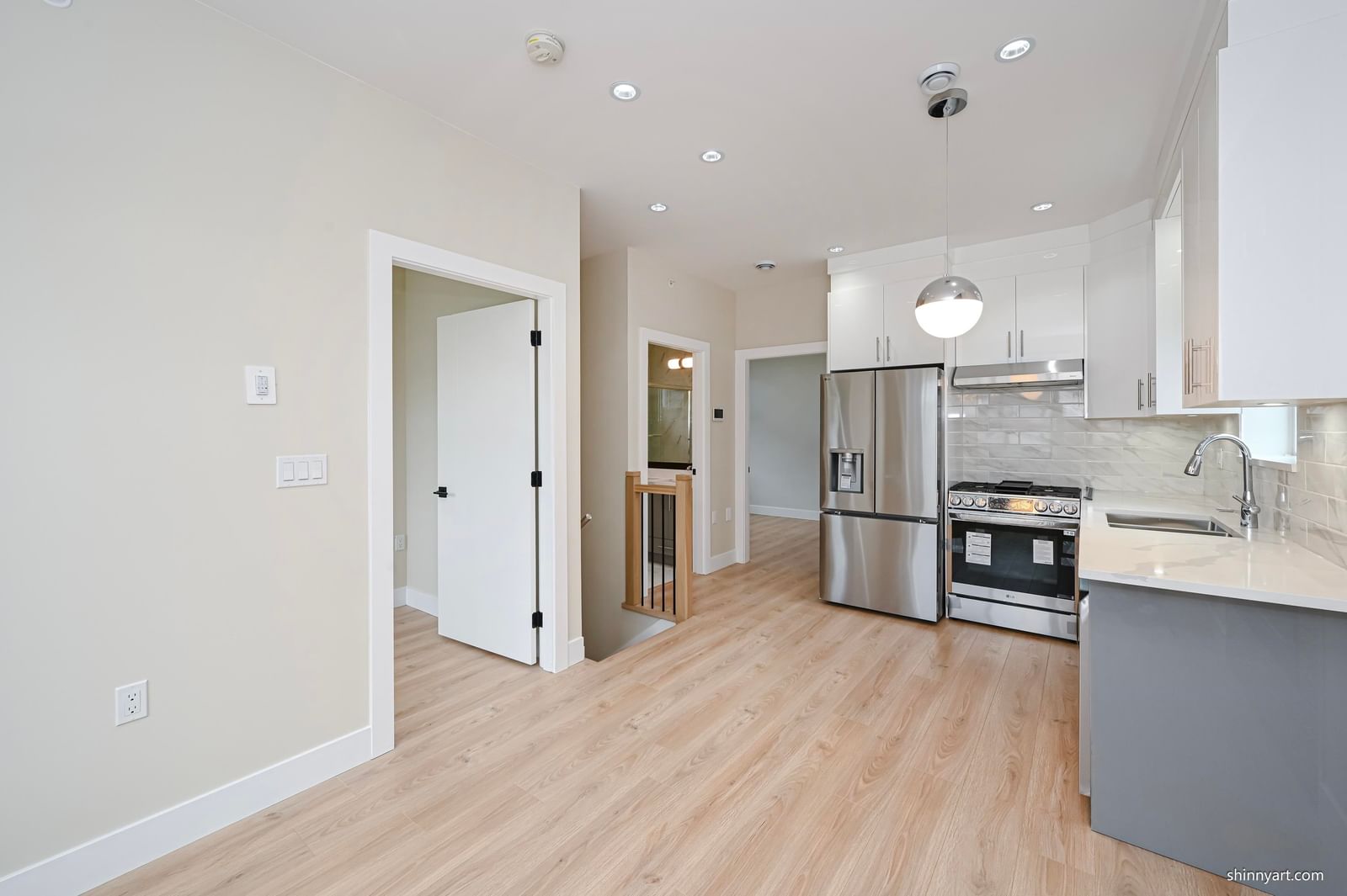 Listing Image 12