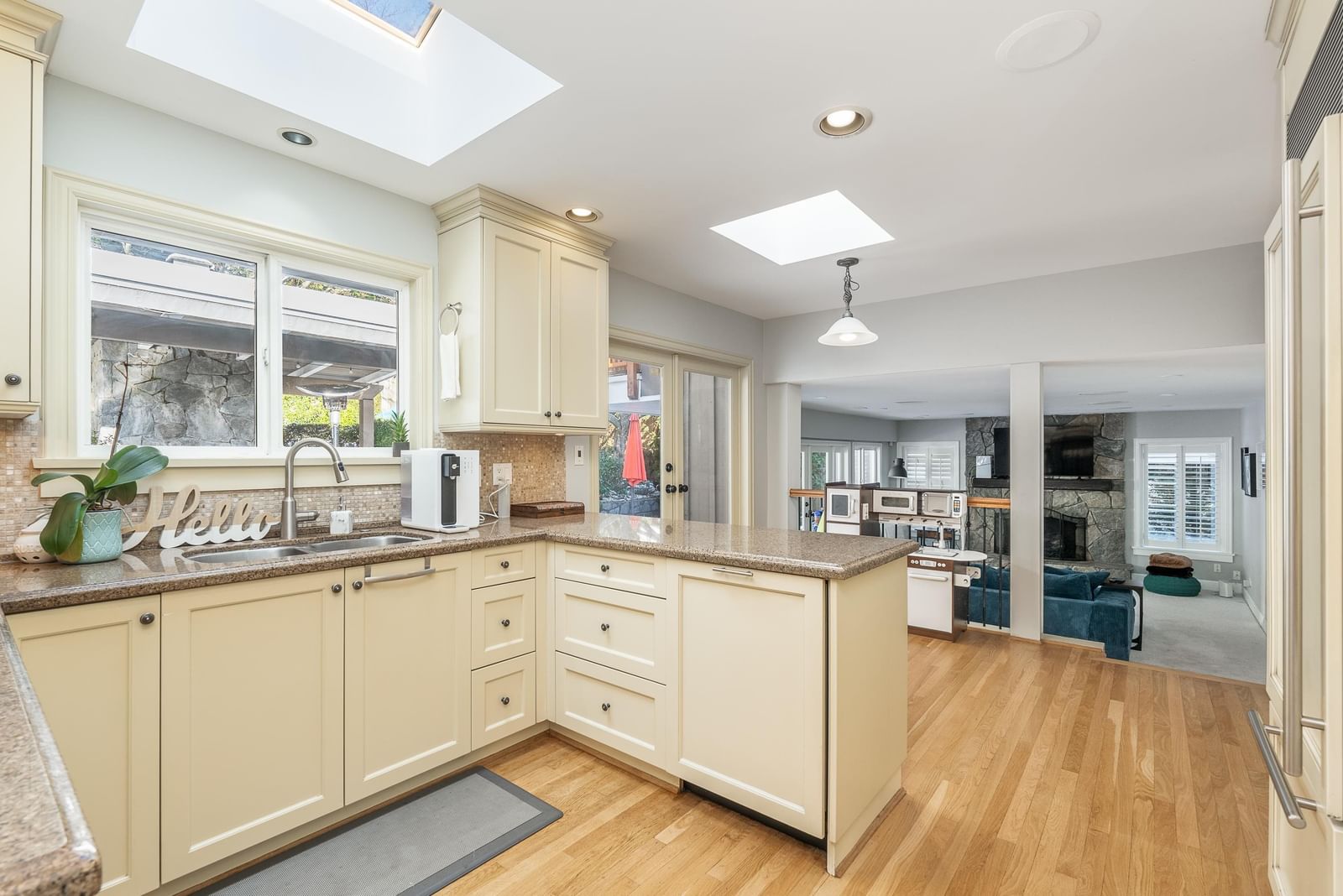 Listing Image 9