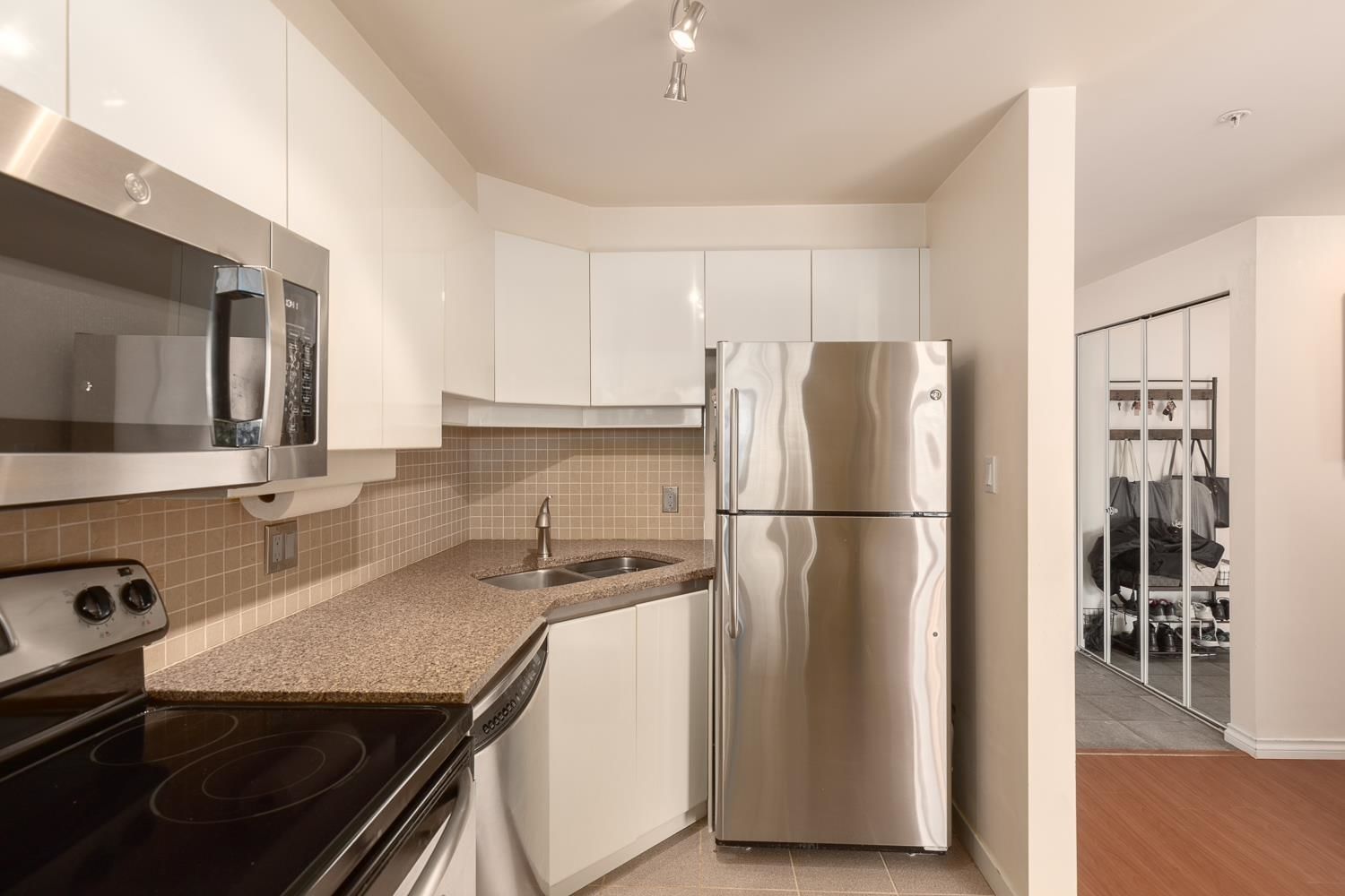 Listing Image 11