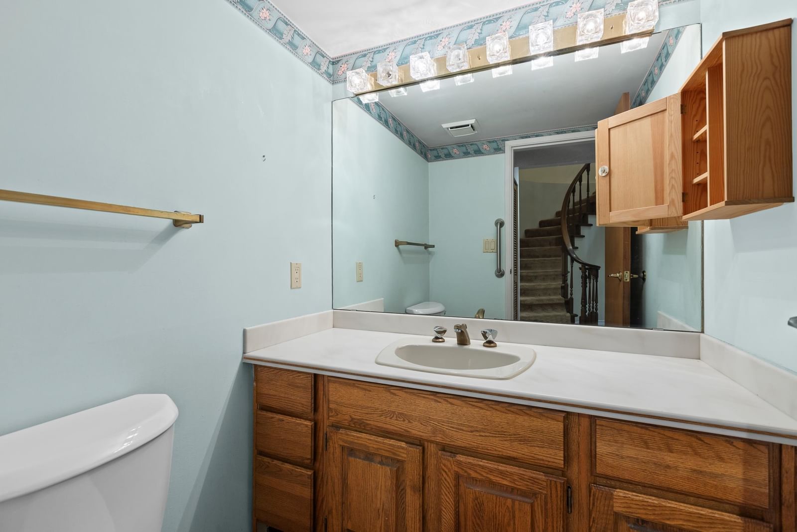 Listing Image 10