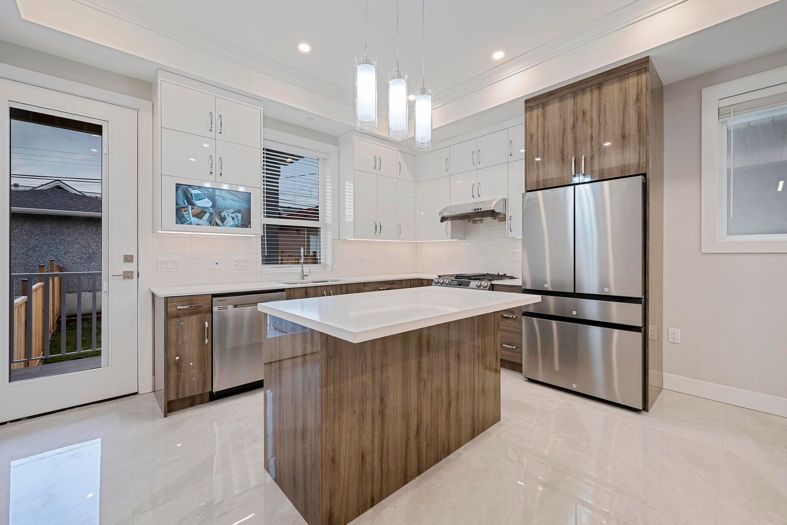 Listing Image 11