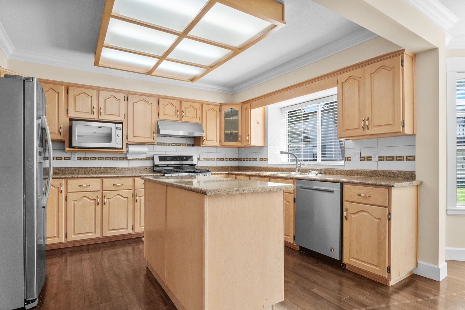 Listing Image 15