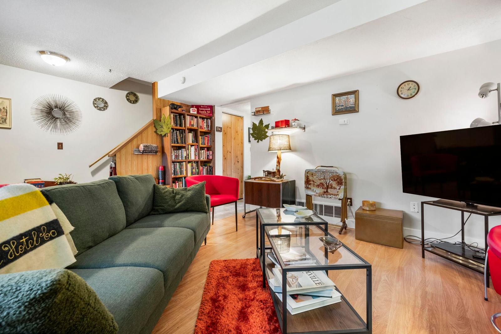 Listing Image 8