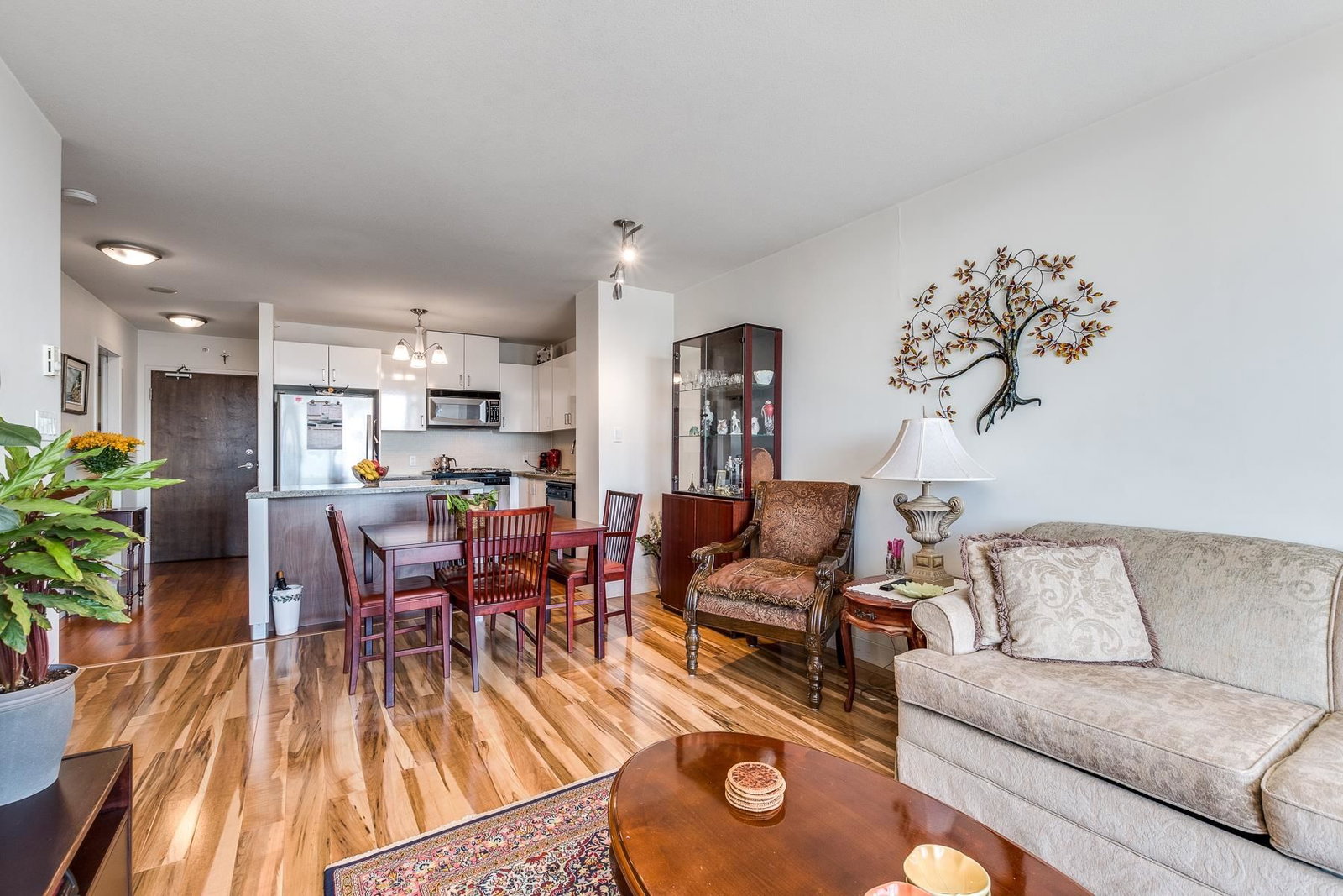 Listing Image 12