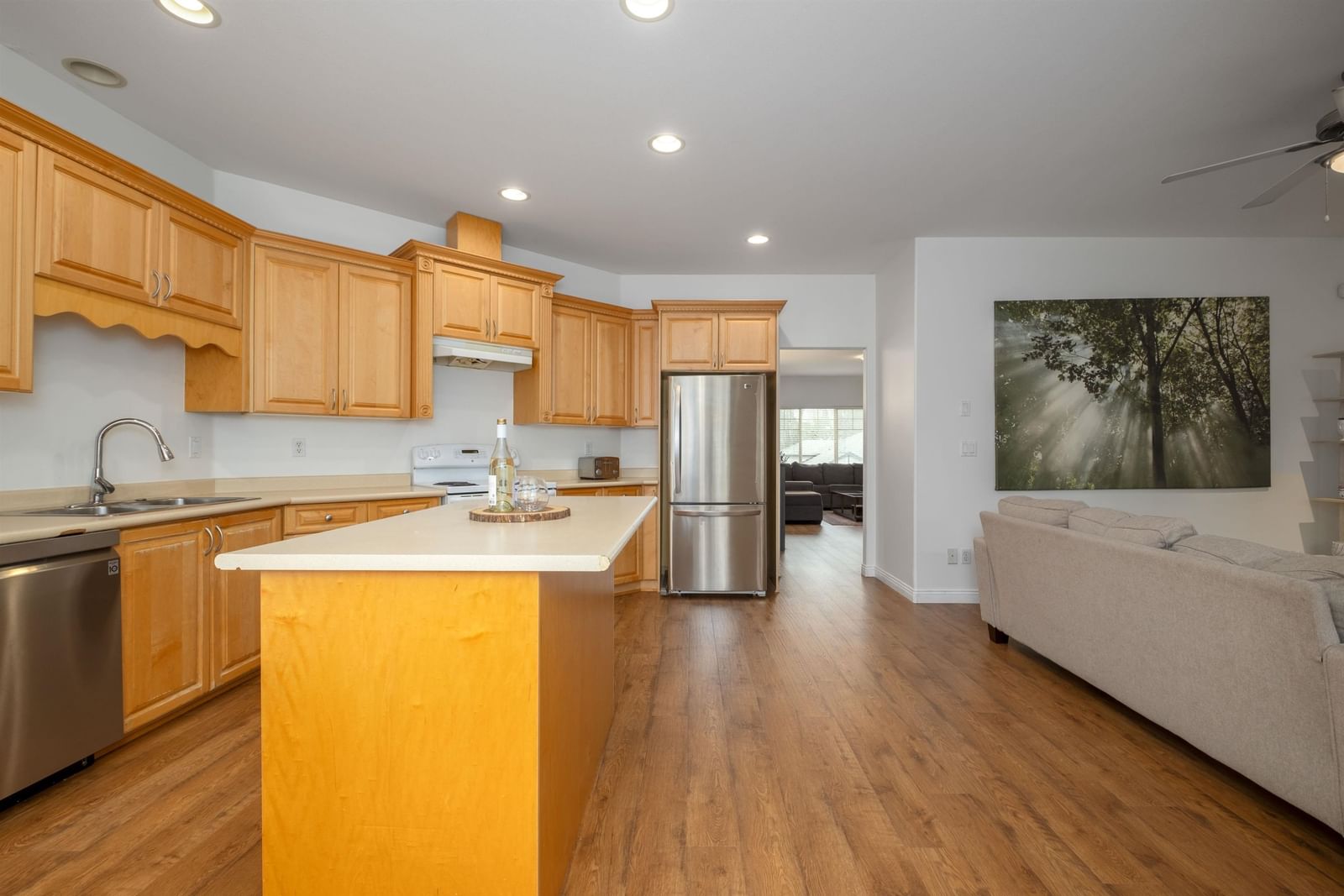 Listing Image 9