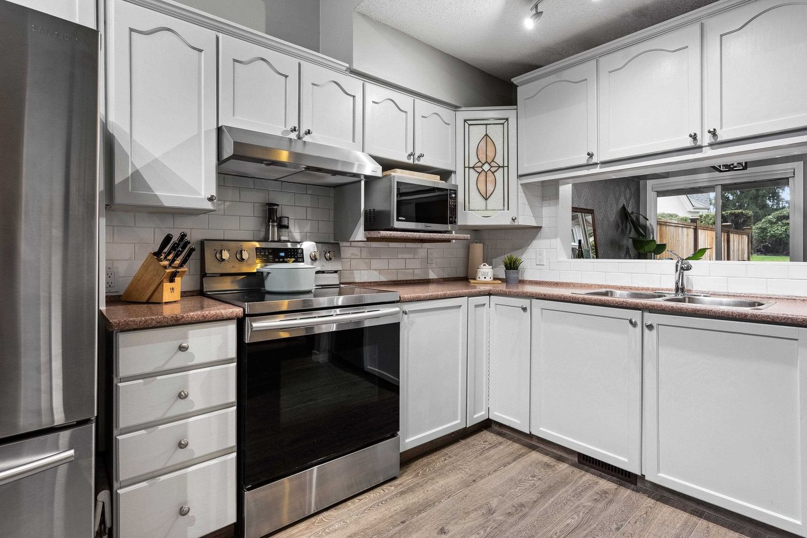 Listing Image 6
