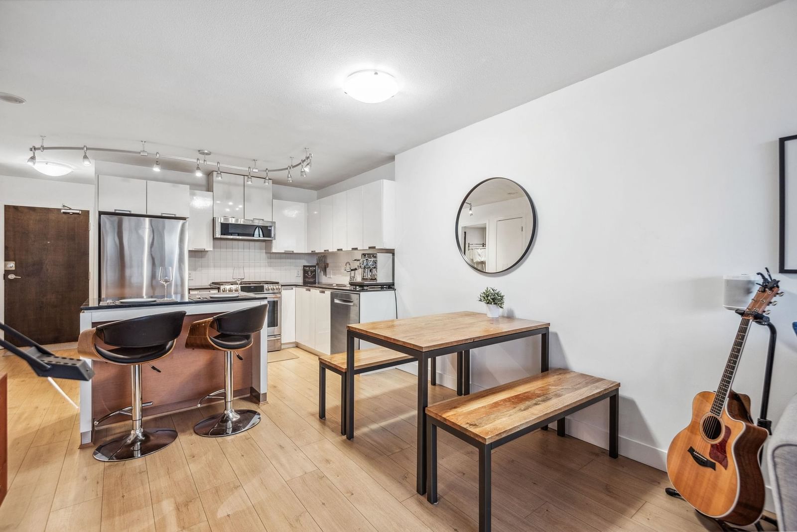 Listing Image 12
