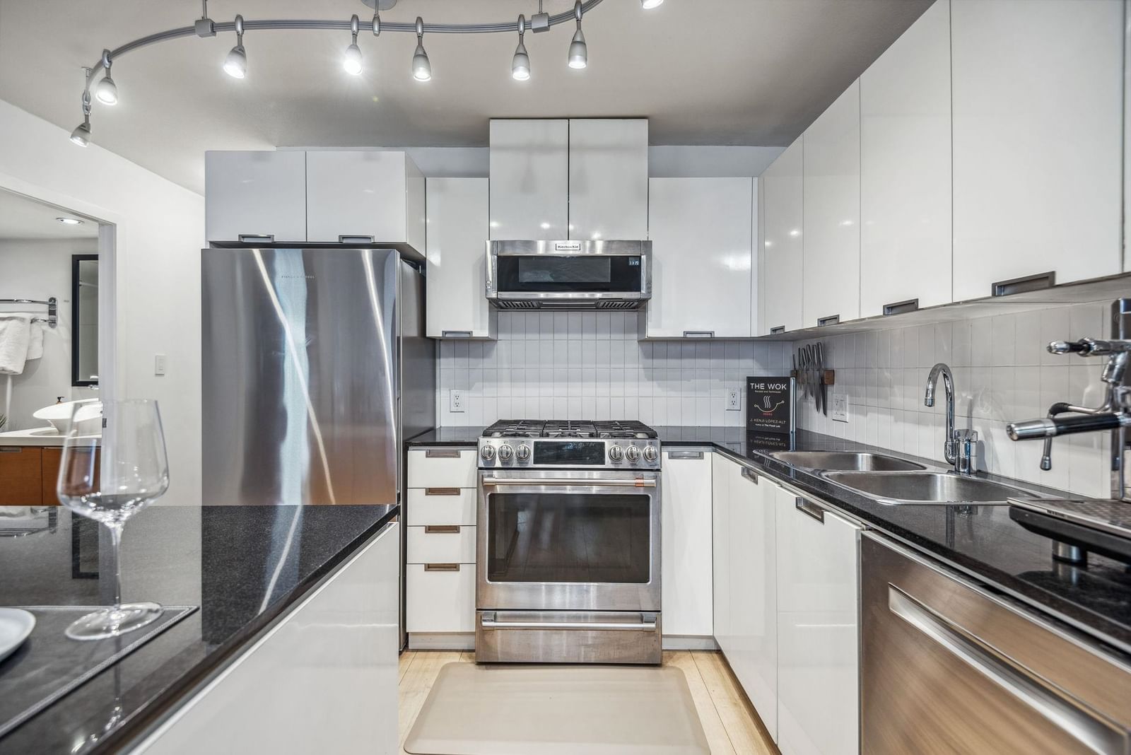 Listing Image 15