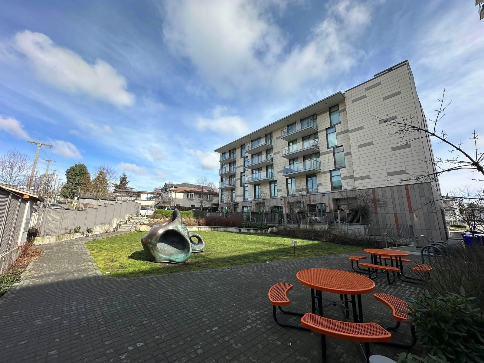 Listing Image 12