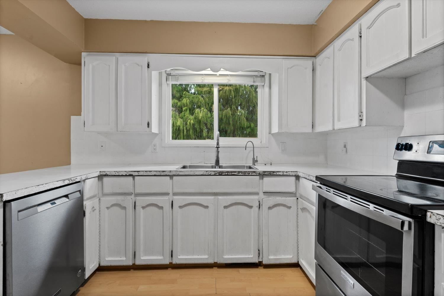 Listing Image 10