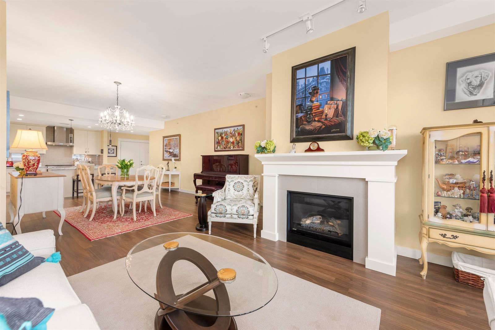 Listing Image 11