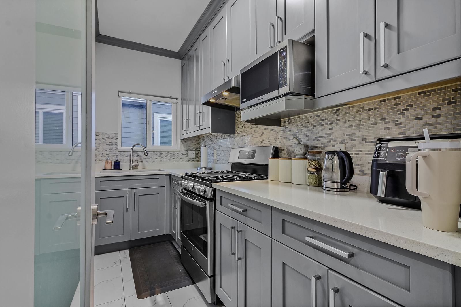 Listing Image 10